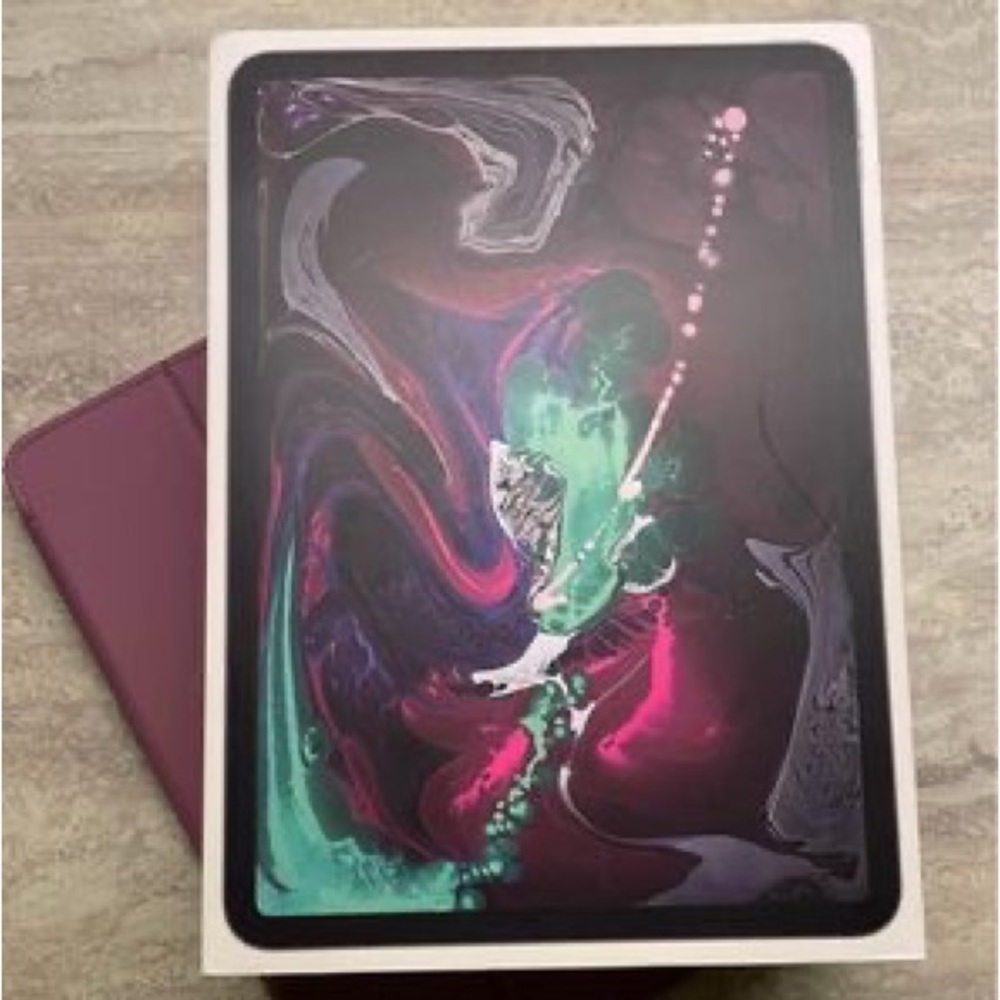 Apple IPad Pro - First Gen - Picture 2 of 5